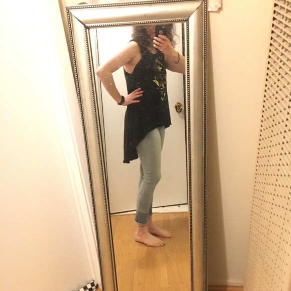 Geometric High Low Flowy Top - Picture 3 of 7